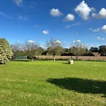 La Cle Des Champs Maison Plain Pied Lumineuse Bien Equipee, Sejour Spacieux, Belle Terrasse Amenagee, Garage, Grand Jardin Clos, Parking, Pres De Bayeux Et Omaha Beach, Chiens Bienvenus Tour-en-Bessin
