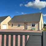 Ferienhaus La Cle Des Champs Maison Plain Pied Lumineuse Bien Equipee, Sejour Spacieux, Belle Terrasse Amenagee, Garage, Grand Jardin Clos, Parking, Pres De Bayeux Et Omaha Beach, Chiens Bienvenus *