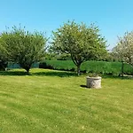 Prázdninový dům La Cle Des Champs Maison Plain Pied Lumineuse Bien Equipee, Sejour Spacieux, Belle Terrasse Amenagee, Garage, Grand Jardin Clos, Parking, Pres De Bayeux Et Omaha Beach, Chiens Bienvenus Tour-en-Bessin