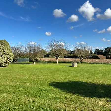 La Cle Des Champs Maison Plain Pied Lumineuse Bien Equipee, Sejour Spacieux, Belle Terrasse Amenagee, Garage, Grand Jardin Clos, Parking, Pres De Bayeux Et Omaha Beach, Chiens Bienvenus Tour-en-Bessin