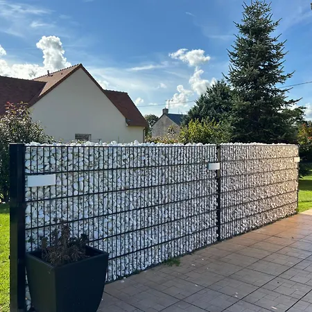 Holiday home La Cle Des Champs Maison Plain Pied Spacieuse Lumineuse Bien Equipee, 3 Spacieuse, Belle Terrasse Amenagee, Garage, Grand Jardin Clos, Parking, Pres De Bayeux Et Omaha Tour-en-Bessin