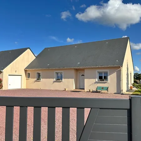 Holiday home La Cle Des Champs Maison Plain Pied Spacieuse Lumineuse Bien Equipee, 3 Spacieuse, Belle Terrasse Amenagee, Garage, Grand Jardin Clos, Parking, Pres De Bayeux Et Omaha Beach, Chiens Bienvenus *