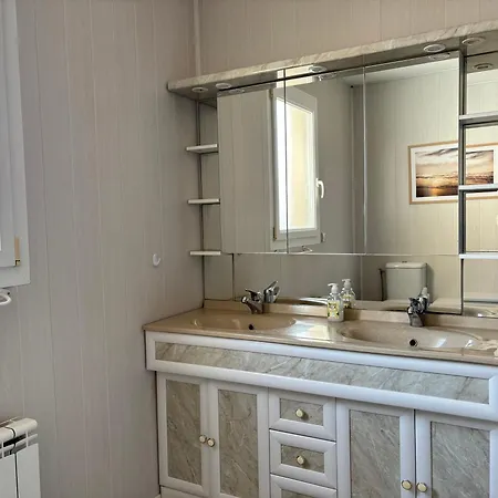 La Cle Des Champs Maison Plain Pied Spacieuse Lumineuse Bien Equipee, 3 Spacieuse, Belle Terrasse Amenagee, Garage, Grand Jardin Clos, Parking, Pres De Bayeux Et Omaha Beach, Chiens Bienvenus Tour-en-Bessin