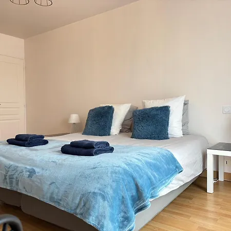 Semesterbostad La Cle Des Champs Maison Plain Pied Lumineuse Bien Equipee, Sejour Spacieux, Belle Terrasse Amenagee, Garage, Grand Jardin Clos, Parking, Pres De Bayeux Et Omaha Beach, Chiens Bienvenus Tour-en-Bessin