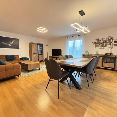 Holiday home La Cle Des Champs Maison Plain Pied Spacieuse Lumineuse Bien Equipee, 3 Spacieuse, Belle Terrasse Amenagee, Garage, Grand Jardin Clos, Parking, Pres De Bayeux Et Omaha *