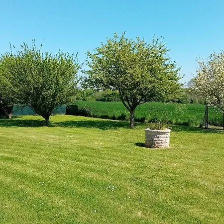 Holiday home La Cle Des Champs Maison Plain Pied Spacieuse Lumineuse Bien Equipee, 3 Spacieuse, Belle Terrasse Amenagee, Garage, Grand Jardin Clos, Parking, Pres De Bayeux Et Omaha Tour-en-Bessin
