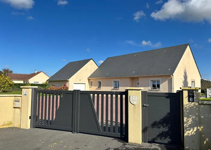 Holiday home La Cle Des Champs Maison Plain Pied Lumineuse Bien Equipee, Sejour Spacieux, Belle Terrasse Amenagee, Garage, Grand Jardin Clos, Parking, Pres De Bayeux Et Omaha Beach, Chiens Bienvenus