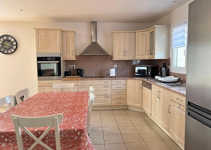 La Cle Des Champs Maison Plain Pied Lumineuse Bien Equipee, Sejour Spacieux, Belle Terrasse Amenagee, Garage, Grand Jardin Clos, Parking, Pres De Bayeux Et Omaha Beach, Chiens Bienvenus Holiday home Tour-en-Bessin