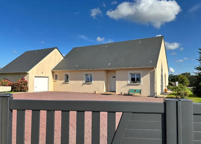 Hébergement de vacances La Clé Des Champs Maison Plain Pied Spacieuse Lumineuse Bien équipée, 3 Spacieuse, Belle Terrasse Aménagée, Garage, Grand Jardin Clos, Parking, Près De Bayeux Et Omaha Beach, Chiens Bienvenus *