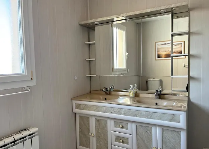 La Cle Des Champs Maison Plain Pied Lumineuse Bien Equipee, Sejour Spacieux, Belle Terrasse Amenagee, Garage, Grand Jardin Clos, Parking, Pres De Bayeux Et Omaha Beach, Chiens Bienvenus Tour-en-Bessin