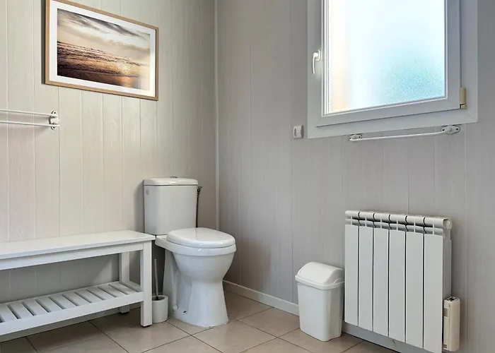 Holiday home La Cle Des Champs Maison Plain Pied Lumineuse Bien Equipee, Sejour Spacieux, Belle Terrasse Amenagee, Garage, Grand Jardin Clos, Parking, Pres De Bayeux Et Omaha Beach, Chiens Bienvenus