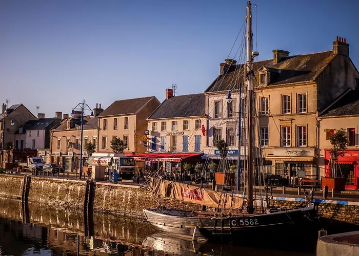 Holiday home La Cle Des Champs Maison Plain Pied Lumineuse Bien Equipee, Sejour Spacieux, Belle Terrasse Amenagee, Garage, Grand Jardin Clos, Parking, Pres De Bayeux Et Omaha Beach, Chiens Bienvenus Tour-en-Bessin