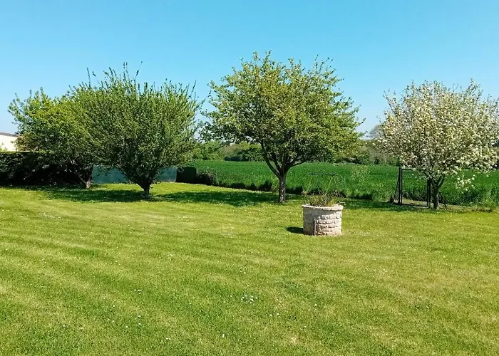 Holiday home La Cle Des Champs Maison Plain Pied Lumineuse Bien Equipee, Sejour Spacieux, Belle Terrasse Amenagee, Garage, Grand Jardin Clos, Parking, Pres De Bayeux Et Omaha Beach, Chiens Bienvenus Tour-en-Bessin